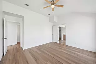 6301 Meadowglen Dr, Arlington, TX 76018 - Photo 12