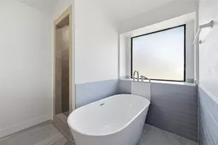 6301 Meadowglen Dr, Arlington, TX 76018 - Photo 14