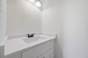 6301 Meadowglen Dr, Arlington, TX 76018 - Photo 10