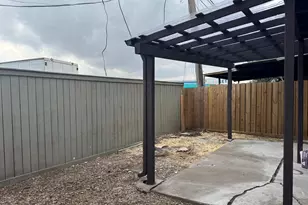 10450 Las Brisas Dr, Dallas, TX 75243 - Photo 18