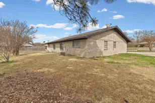 706 S Manson St, Wolfe City, TX 75496 - Photo 34