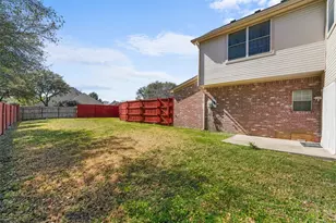 300 Cosbie Dr, Irving, TX 75063 - Photo 32