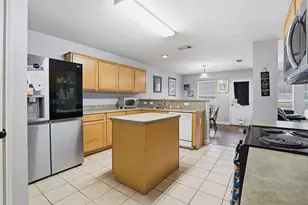 211 Jacinth Ln, Granbury, TX 76049 - Photo 12