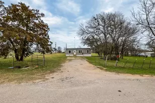 945 Walnut St, Reno, TX 76020 - Photo 4