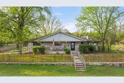2708 Cedarhill Street, Granbury, TX 76048 - Photo 2