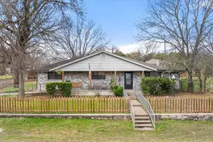 2708 Cedarhill St, Granbury, TX 76048 - Photo 4