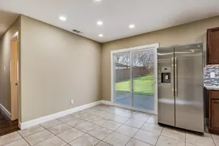 8911 Angleton Pl, Dallas, TX 75243 - Photo 4