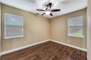 8911 Angleton Pl, Dallas, TX 75243 - Photo 10