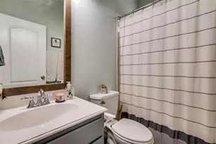 9812 Marthas Vineyard Cir, Providence Village, TX 76227 - Photo 14