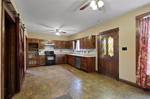 401 W Maple St, Whitewright, TX 75491 - Photo 14