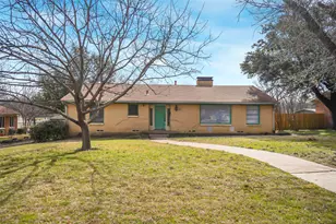 605 Hinton St, Grand Prairie, TX 75050 - Photo 2