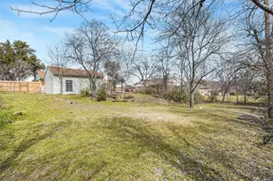 605 Hinton St, Grand Prairie, TX 75050 - Photo 4