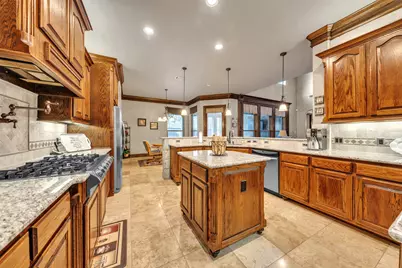 2717 S Shady Lane, Arlington, TX 76001 - Photo 10