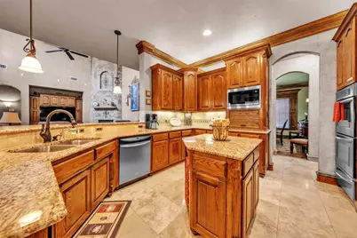 2717 S Shady Lane, Arlington, TX 76001 - Photo 12