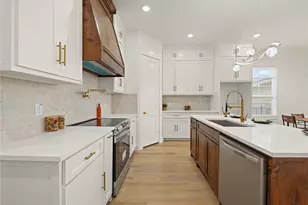 1033 E Bowie St, Fort Worth, TX 76104 - Photo 8