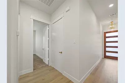 1033 E Bowie Street, Fort Worth, TX 76104 - Photo 6