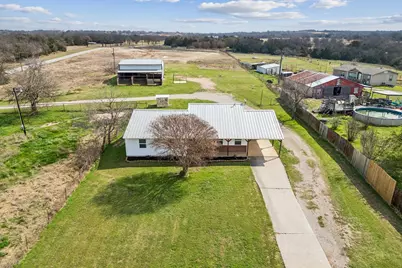 1087 County Road 2395, Alvord, TX 76225 - Photo 2