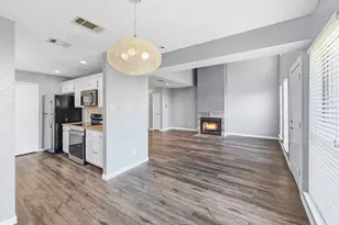 1222 W Hudgins St, Grapevine, TX 76051 - Photo 6