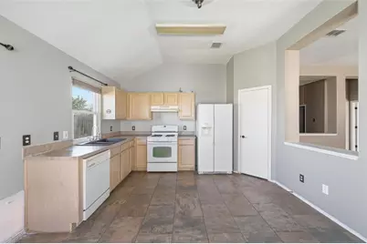 7411 Marsland Lane, Arlington, TX 76001 - Photo 10