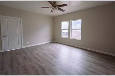 2206 Chestnut Avenue, Fort Worth, TX 76164 - Photo 4