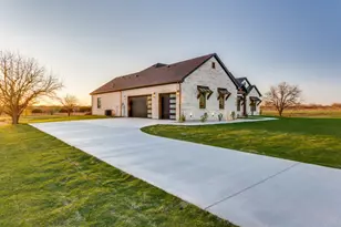 6306 Starlight Ranch Rd, Godley, TX 76044 - Photo 4