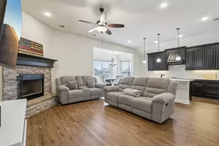 225 Brazos Dr, Waxahachie, TX 75165 - Photo 2