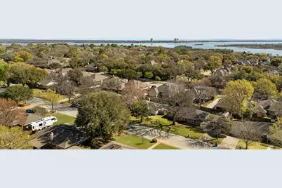 2912 Robindale Lane, Grapevine, TX 76051 - Photo 6