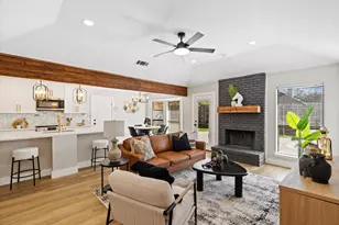 2912 Robindale Ln, Grapevine, TX 76051 - Photo 2