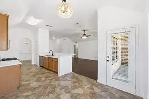 5904 Meadowglen Dr, Denton, TX 76226 - Photo 10