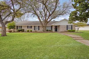 1910 Nancy Lea Dr, Bonham, TX 75418 - Photo 2