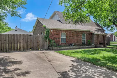 401 Magnolia Street, Arlington, TX 76012 - Photo 2