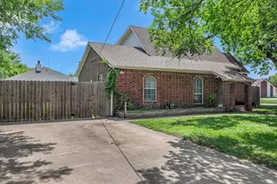 401 Magnolia St, Arlington, TX 76012 - Photo 2