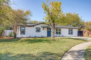 521 Mesquite Ave, Crowley, TX 76036 - Photo 2