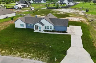 121 Bluegrass Trl, Springtown, TX 76082 - Photo 1