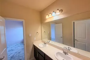 625 E Powell Ave, Fort Worth, TX 76104 - Photo 20