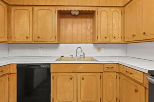 704 S Manson St, Wolfe City, TX 75496 - Photo 12