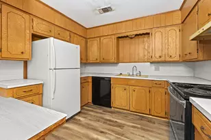 704 S Manson St, Wolfe City, TX 75496 - Photo 6