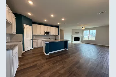 1035 Northern Oaks Court, Springtown, TX 76082 - Photo 4