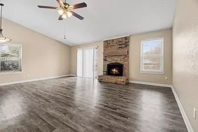 1024 S Riverside Drive, Grapevine, TX 76051 - Photo 4