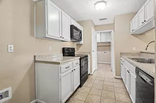 1024 S Riverside Dr, Grapevine, TX 76051 - Photo 8