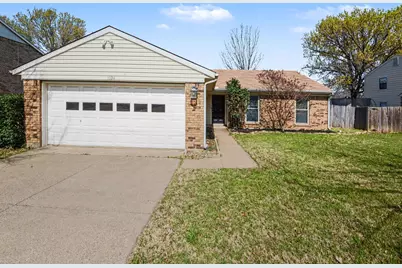 1024 S Riverside Drive, Grapevine, TX 76051 - Photo 2