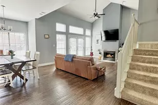 213 Cimarron Trail, Irving, TX 75063 - Photo 2