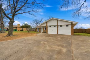 1204 Zahara St, Bowie, TX 76230 - Photo 2