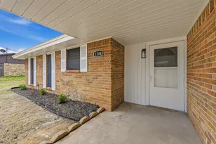 1204 Zahara St, Bowie, TX 76230 - Photo 4