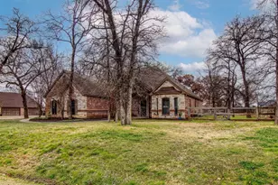 202 Woodland Dr, Krugerville, TX 76227 - Photo 2