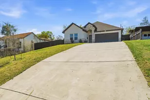 2521 NW 20th St, Fort Worth, TX 76106 - Photo 4