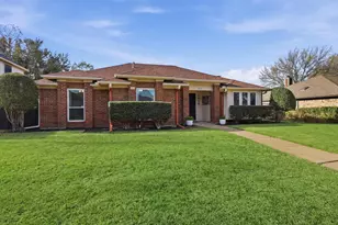 2018 Robin Hill Ln, Carrollton, TX 75007 - Photo 2