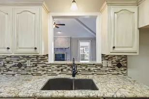 2018 Robin Hill Ln, Carrollton, TX 75007 - Photo 14