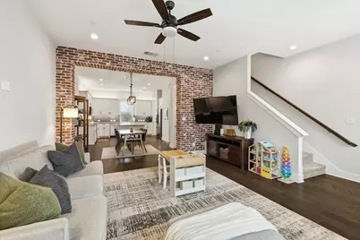 111 W Walters Street, Lewisville, TX 75057 - Photo 10