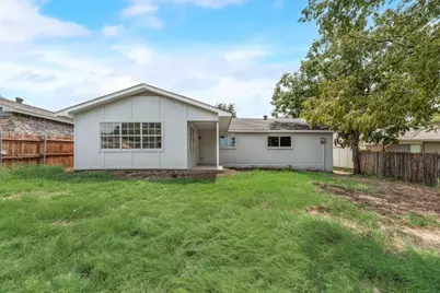 2015 Rose Hill Road, Carrollton, TX 75007 - Photo 18